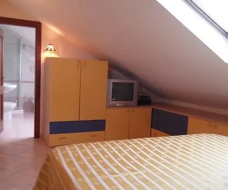 Sedici Pini Bed & Breakfast 4*